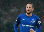 爱游戏体育-欧冠淘汰赛上演公牛逆袭，惊险鏖战力克勇士