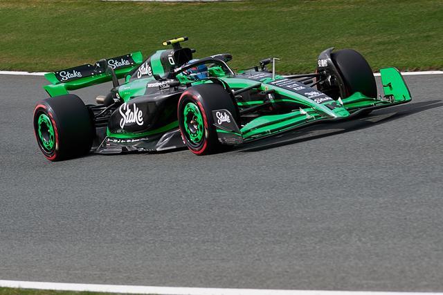 梅赛德斯碾压威廉姆斯，周冠宇状态火热