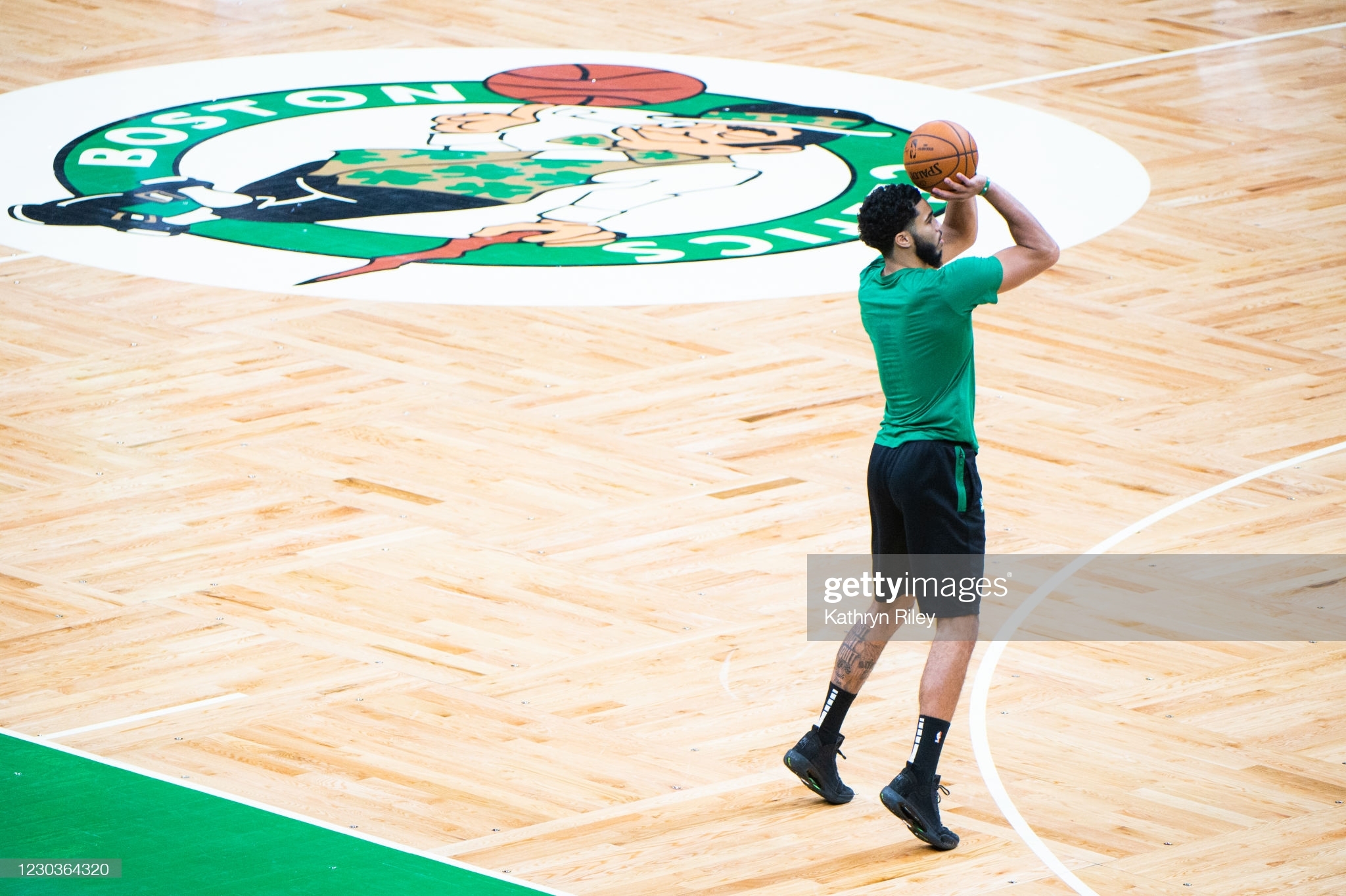 深圳队轻取天津队，塔图姆点燃赛场