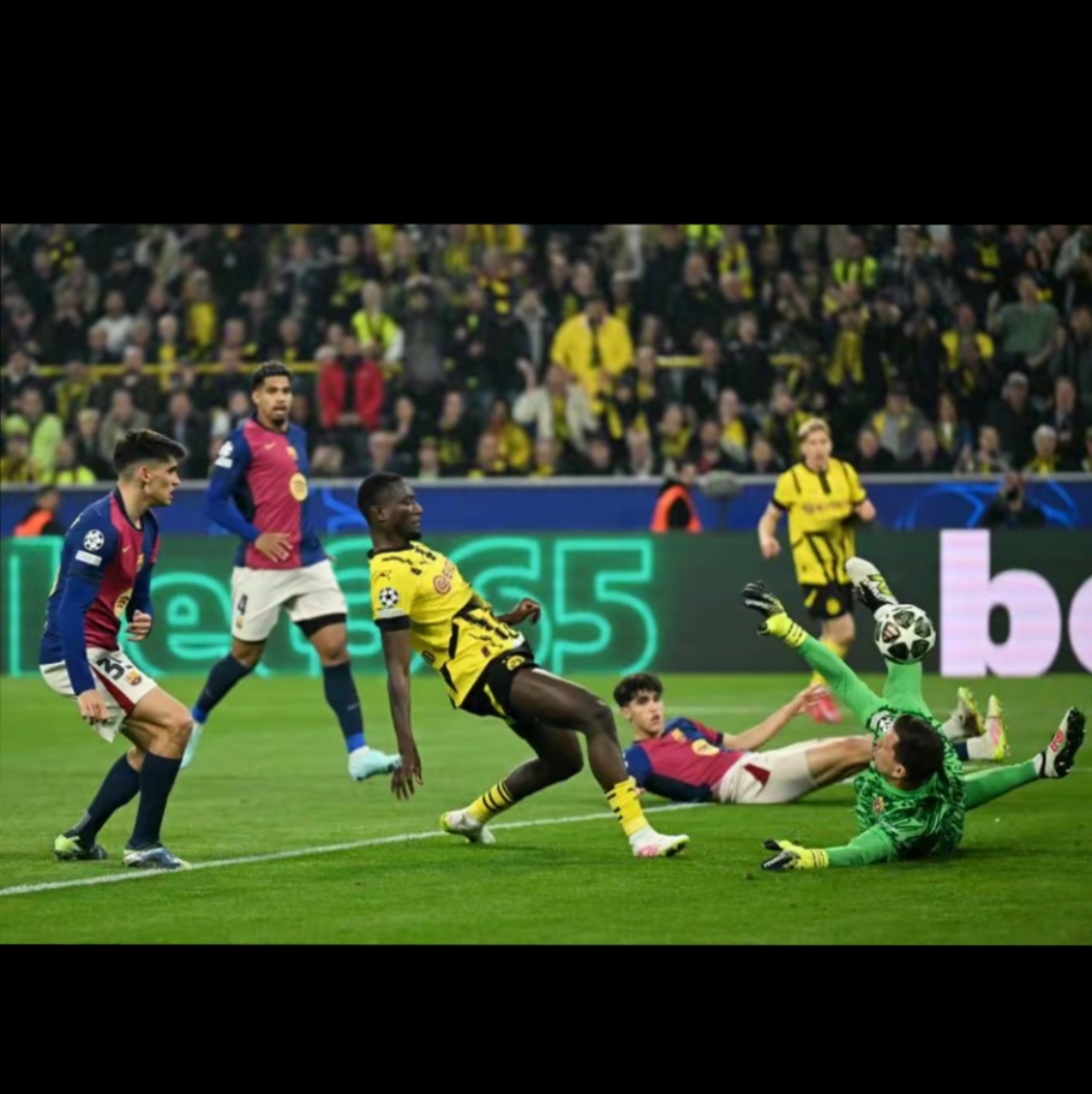 巴萨完胜曼联，苏亚雷斯关键制胜