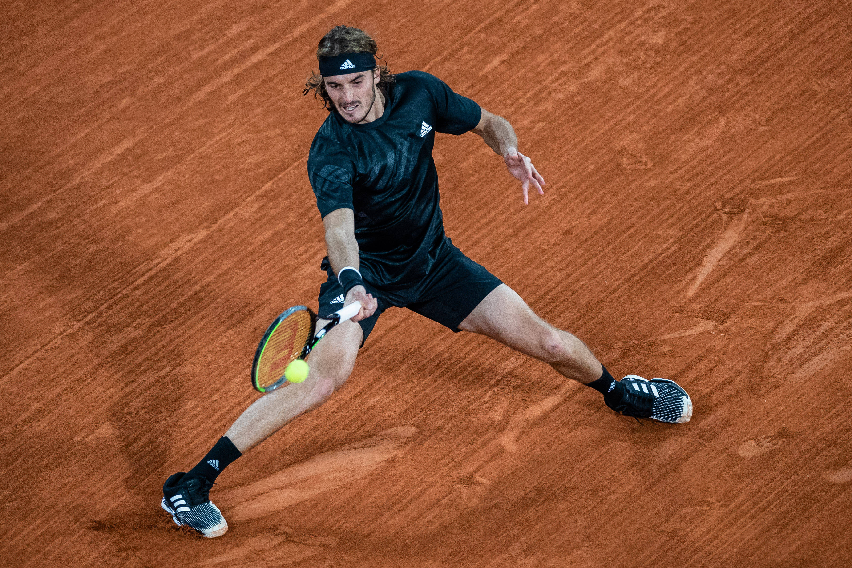 世界网球队翻盘法国网球队，西西帕斯完成帽子戏法