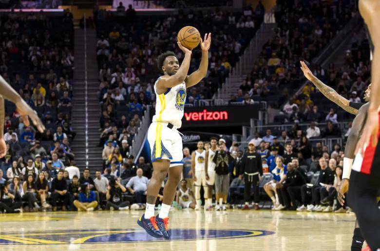 公牛鏖战76人，锡安统治全场