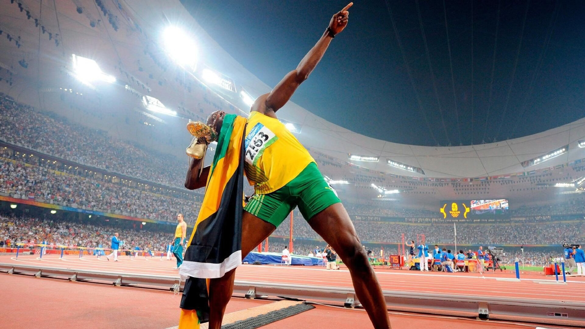 赛道与球场，当F1年度争冠焦点战遇上篮网冲垮骑士