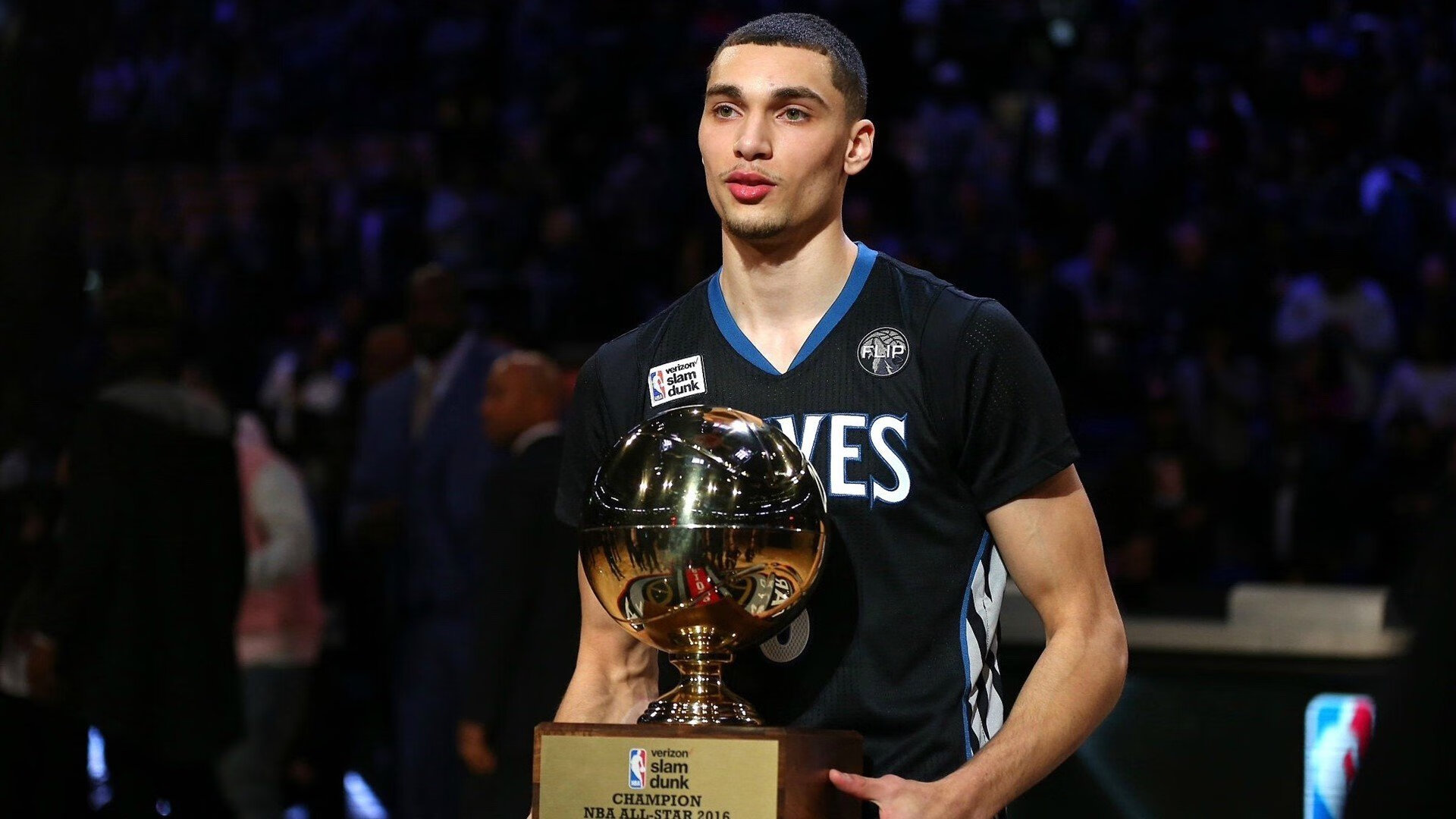 赛道与球场，速度与坚韧的双重奏